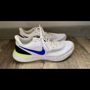 Nike Revolution